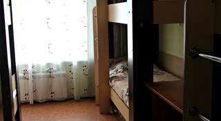 Гостиница Good Travel Hostel Томск Кровать в общем 10-местном номере для мужчин и женщин-8