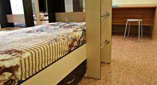 Гостиница Good Travel Hostel Томск Кровать в общем 10-местном номере для мужчин и женщин-1