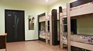 Гостиница Good Travel Hostel Томск Кровать в общем 10-местном номере для мужчин и женщин-3